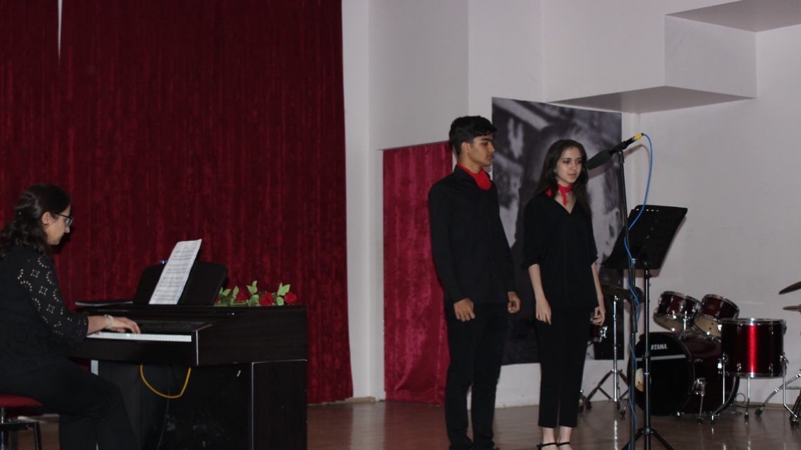 Okulumuzda 08.06.2023 tarihinde şan, koro öğretmeni Zekiye Kurtoğlu’nun yönlendirmesi ile şan konseri verildi.