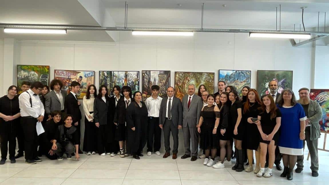 Okulumuz görsel sanatlar bölümü Yıl Sonu resim sergisi Yurdaer Kültür ve Sanat Merkezinde açılmıştır.  